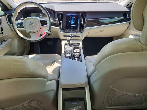 2018 VOLVO S90
