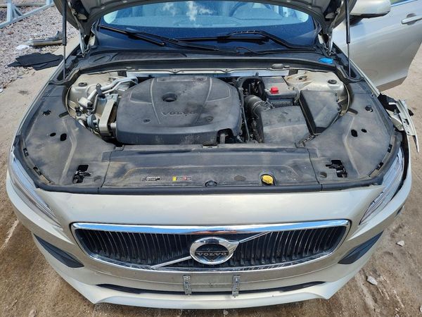 2018 VOLVO S90