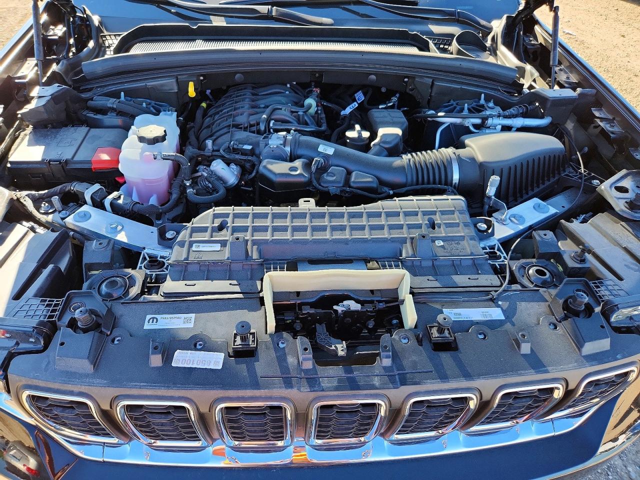 2025 JEEP GRAND CHEROKEE Laredo, Altitude