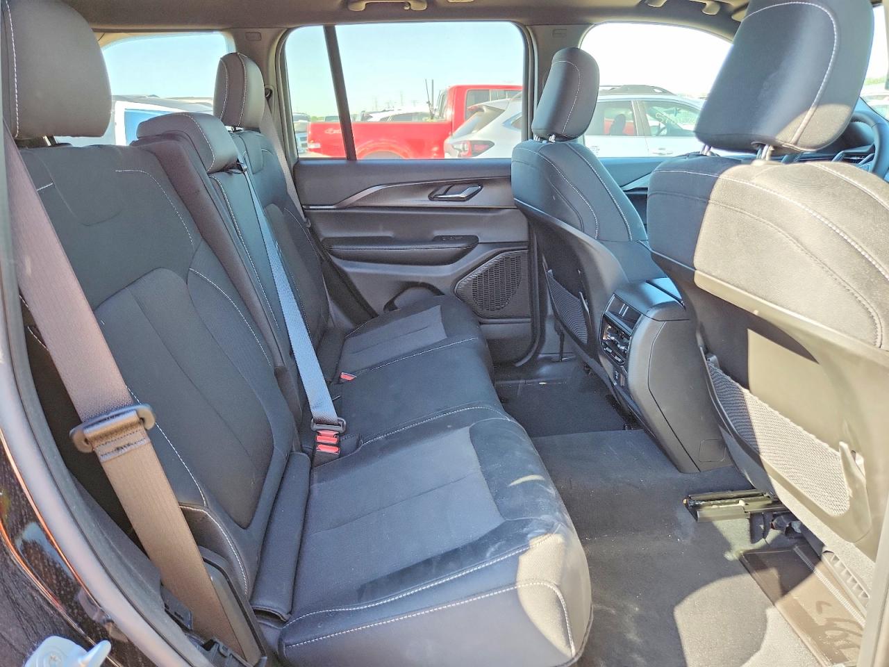 2025 JEEP GRAND CHEROKEE Laredo, Altitude