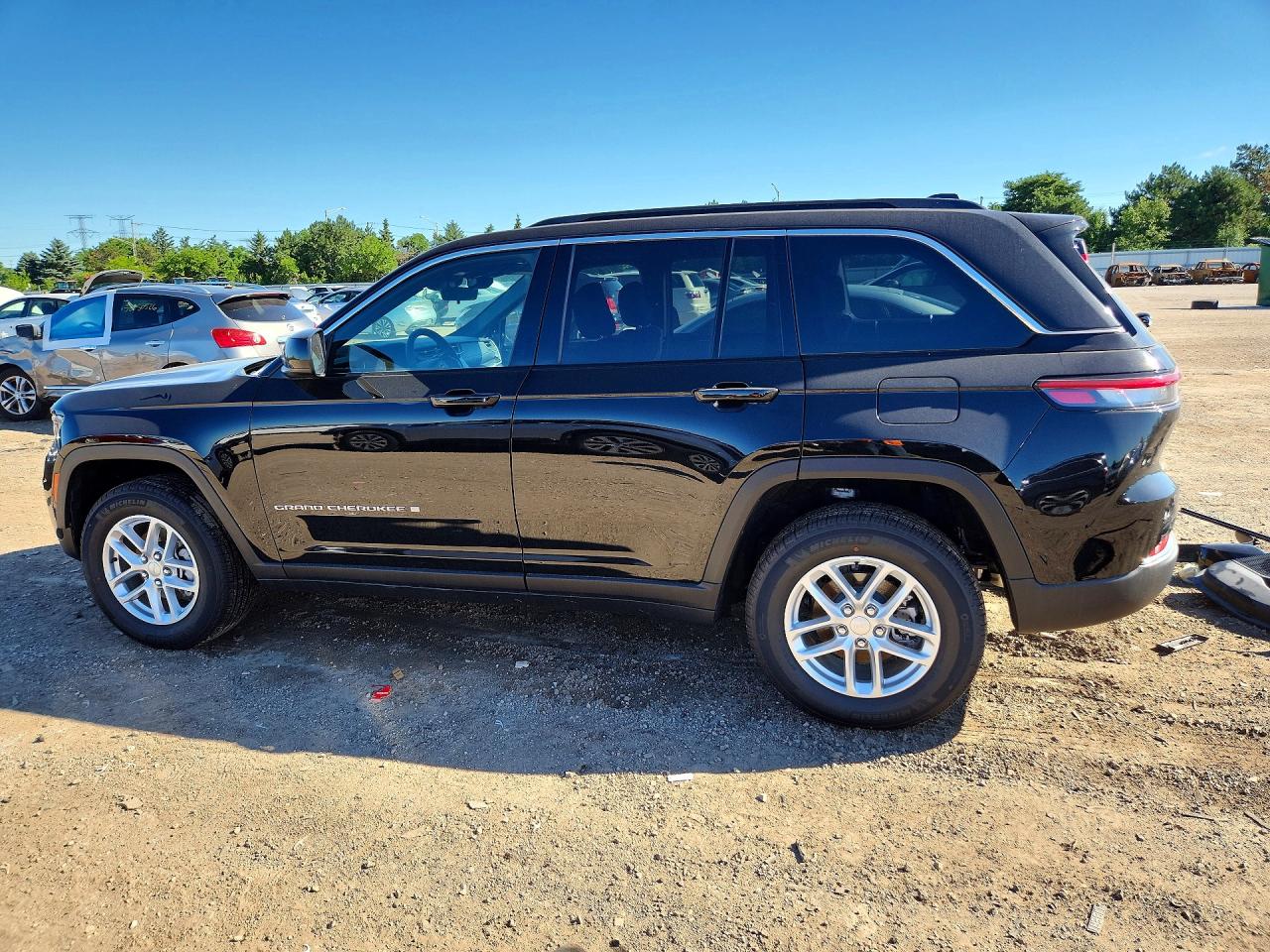 2025 JEEP GRAND CHEROKEE Laredo, Altitude