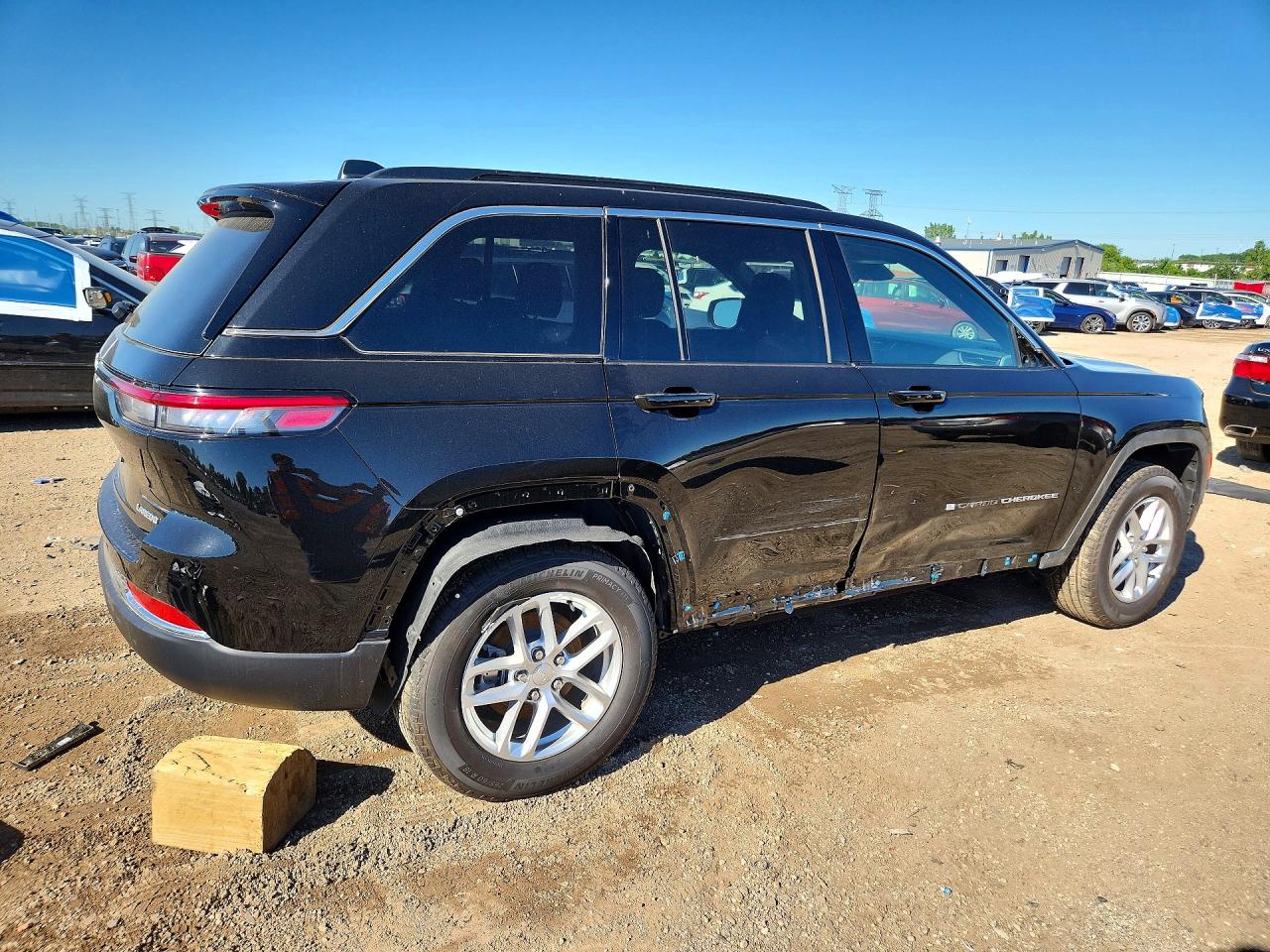 2025 JEEP GRAND CHEROKEE Laredo, Altitude