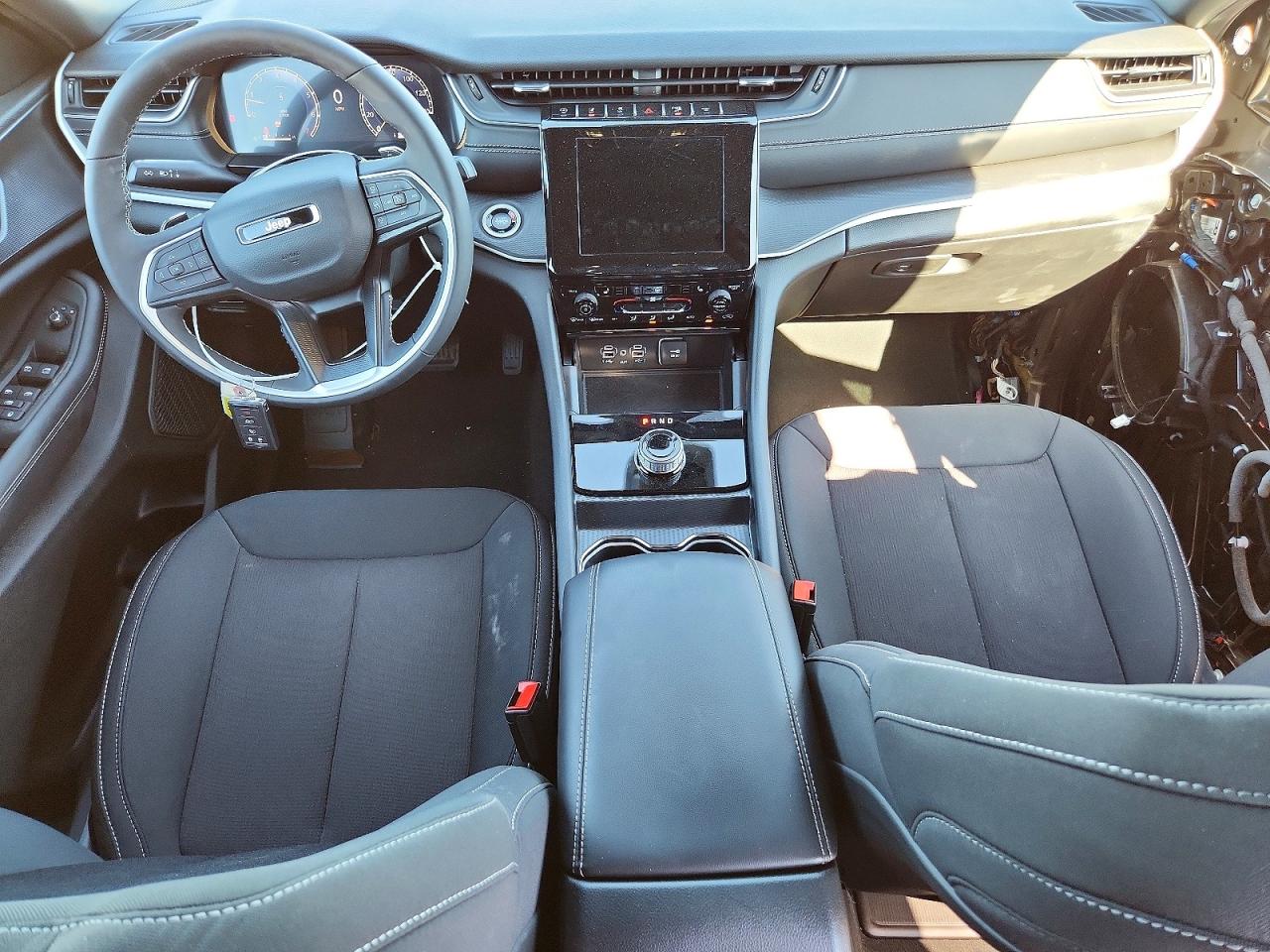 2025 JEEP GRAND CHEROKEE Laredo, Altitude