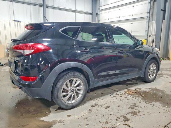 2017 HYUNDAI TUCSON SE (no options)