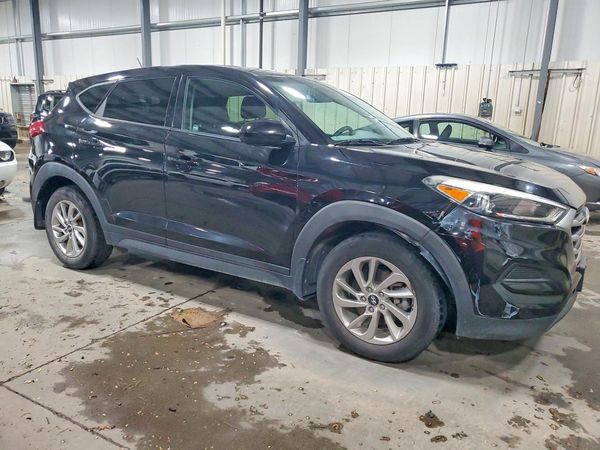 2017 HYUNDAI TUCSON SE (no options)