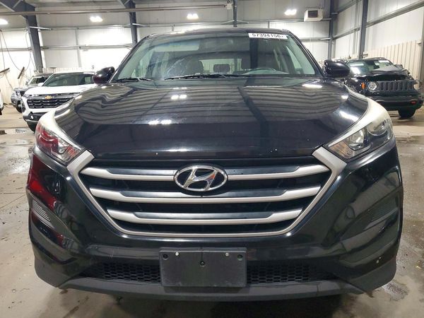 2017 HYUNDAI TUCSON SE (no options)