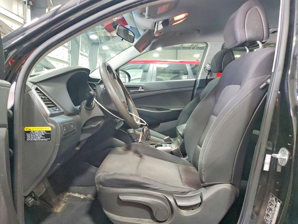 2017 HYUNDAI TUCSON SE (no options)