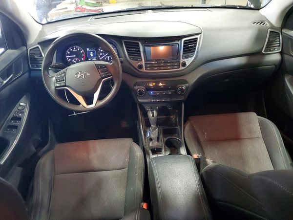2017 HYUNDAI TUCSON SE (no options)