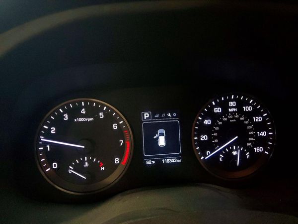 2017 HYUNDAI TUCSON SE (no options)