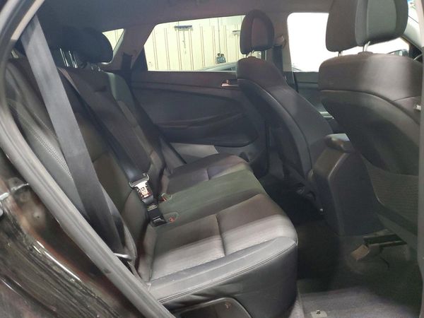 2017 HYUNDAI TUCSON SE (no options)