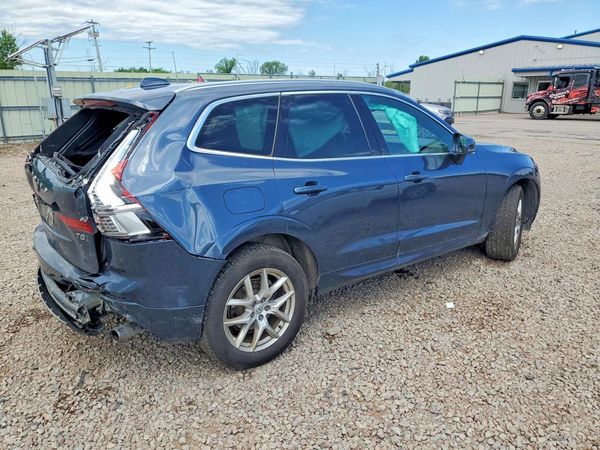 2020 VOLVO XC60 Momentum