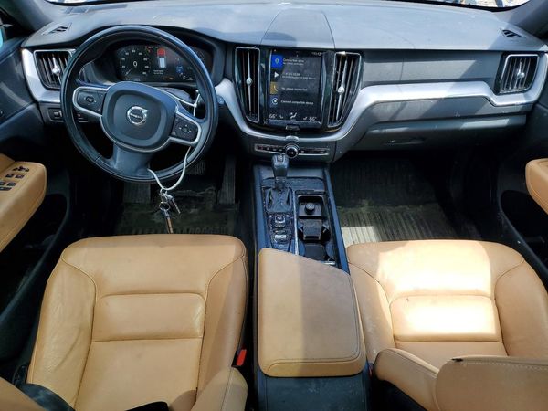 2020 VOLVO XC60 Momentum