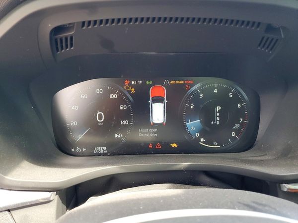 2020 VOLVO XC60 Momentum