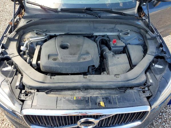 2020 VOLVO XC60 Momentum