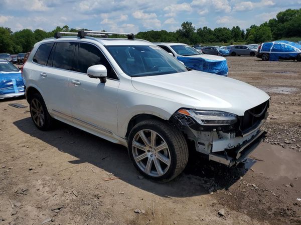 2016 VOLVO XC90