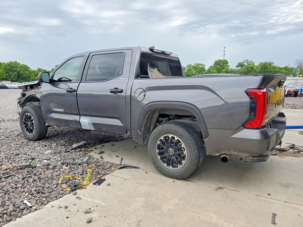 2025 TOYOTA TUNDRA SR5