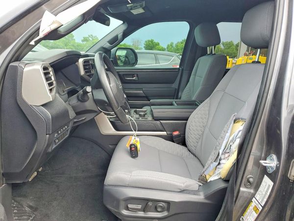 2025 TOYOTA TUNDRA SR5