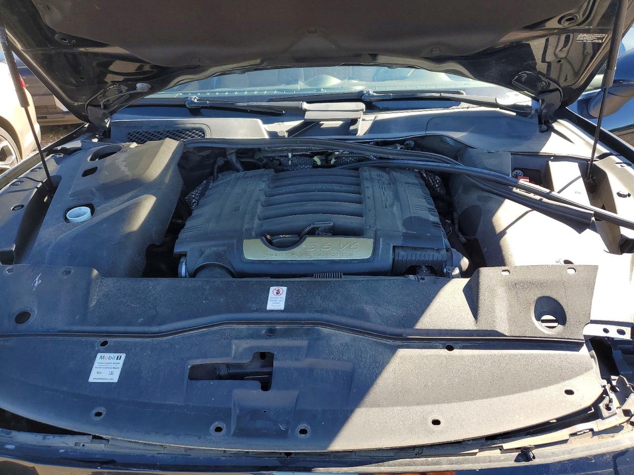 2018 PORSCHE CAYENNE Base / Platinum Edition
