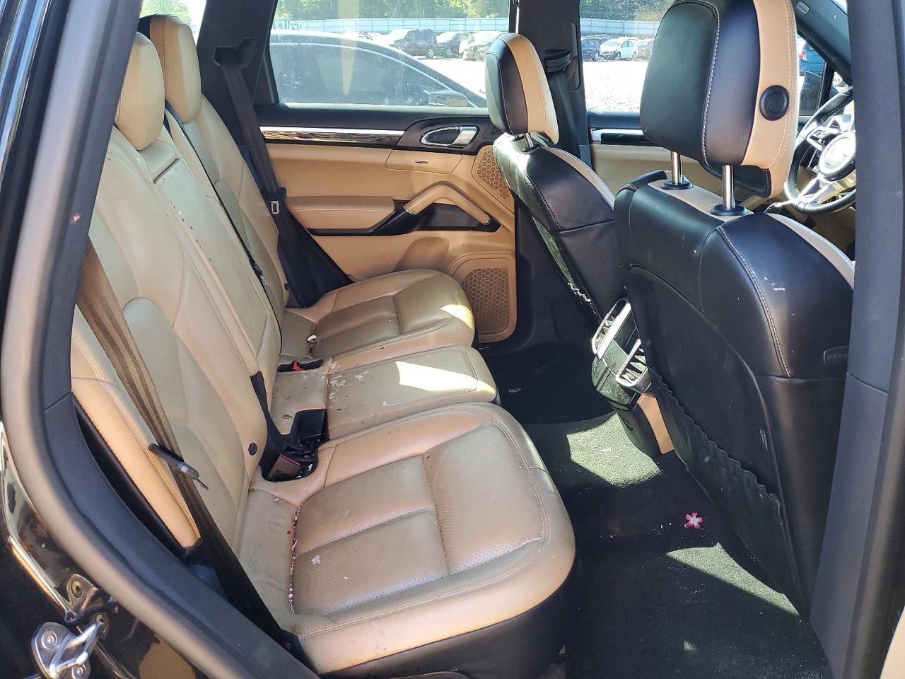 2018 PORSCHE CAYENNE Base / Platinum Edition