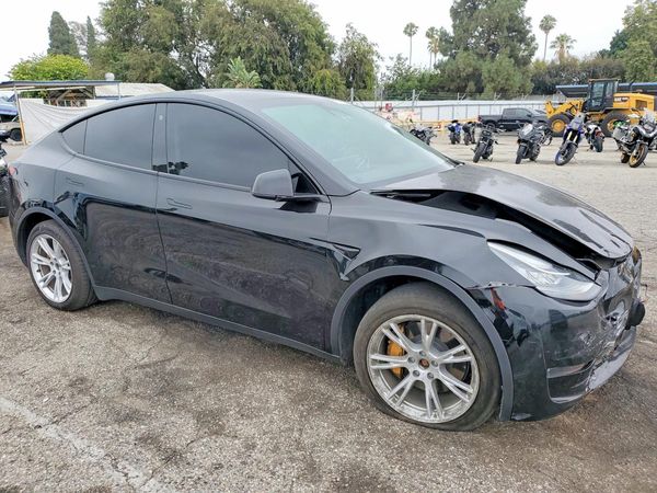 2023 TESLA MODEL Y — Passenger 3/4