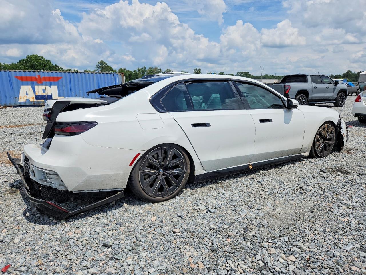 2023 BMW 740