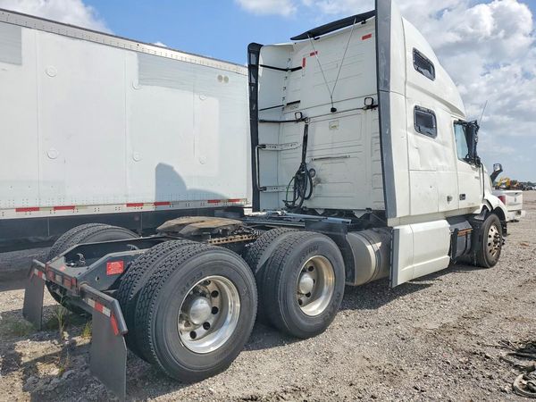 2024 VOLVO VNL