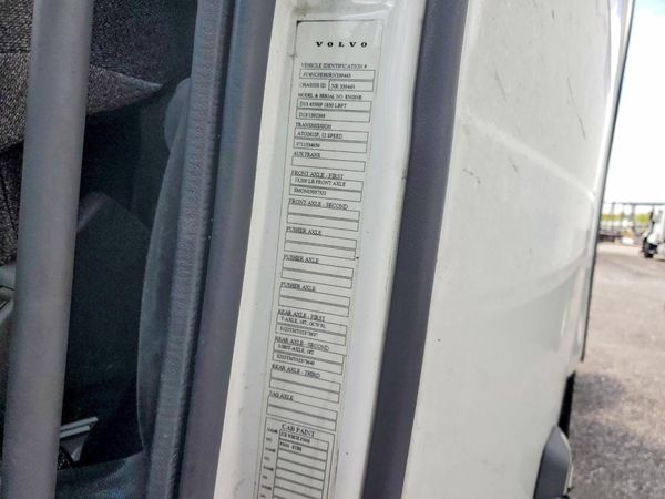 2024 VOLVO VNL
