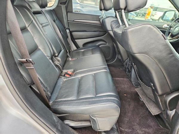 2017 JEEP GRAND CHEROKEE LAREDO 4X2