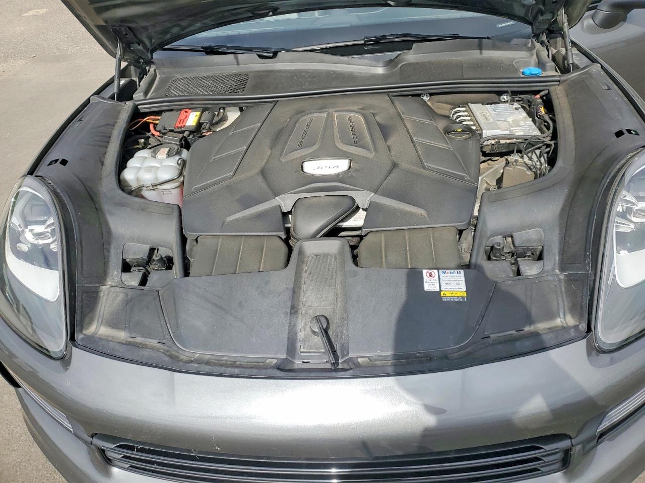 2022 PORSCHE CAYENNE Base