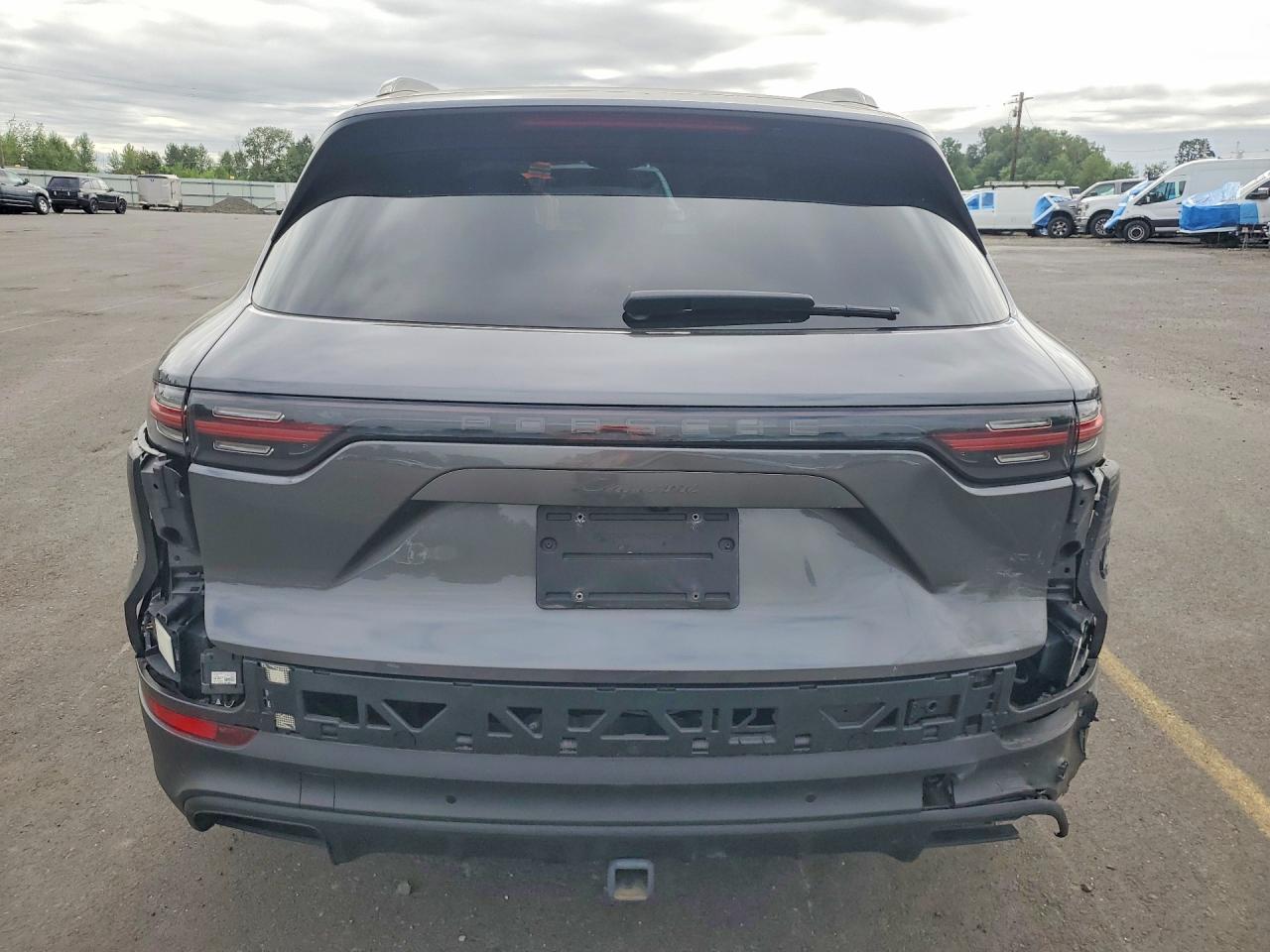 2022 PORSCHE CAYENNE Base