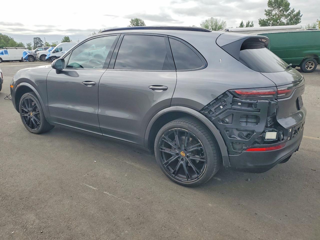 2022 PORSCHE CAYENNE Base