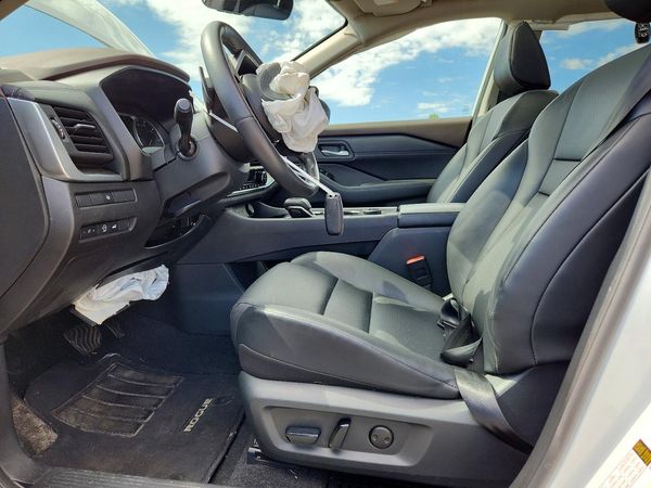 2023 NISSAN ROGUE SV — DENT