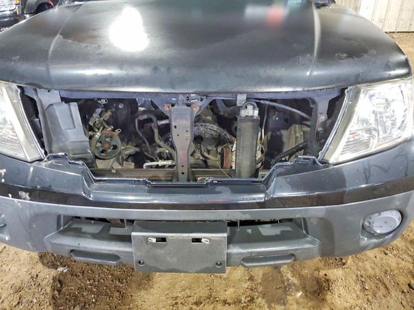 2020 NISSAN FRONTIER — Engine bay