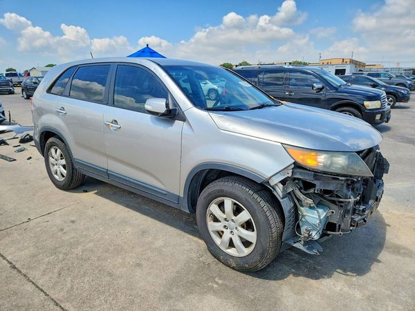 2013 KIA SORENTO Base / LX