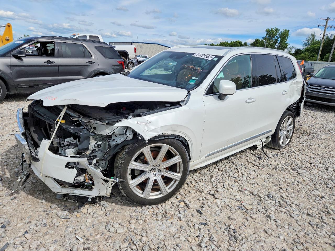 2019 VOLVO XC90 Inscription — Front 3/4