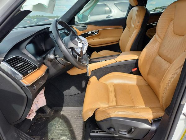 2019 VOLVO XC90 Inscription — DENT