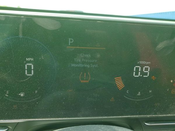 2024 HYUNDAI KONA SE