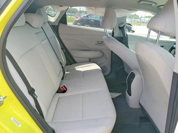 2024 HYUNDAI KONA SE