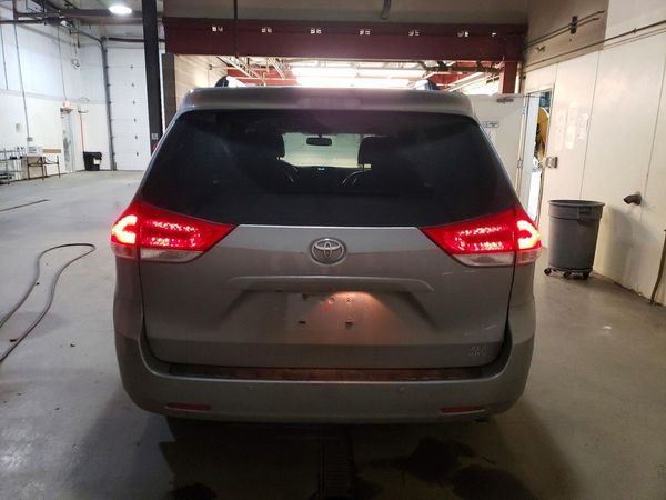 2014 TOYOTA SIENNA
