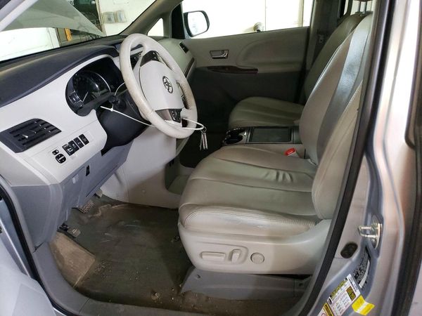 2014 TOYOTA SIENNA