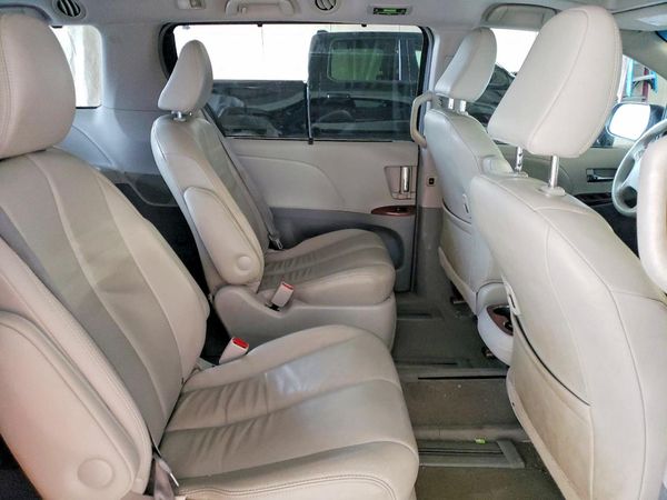 2014 TOYOTA SIENNA