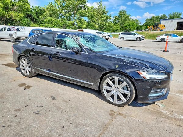 2017 VOLVO S90 Inscription — Passenger 3/4