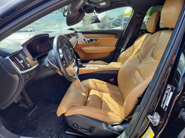 2017 VOLVO S90 Inscription — DENT