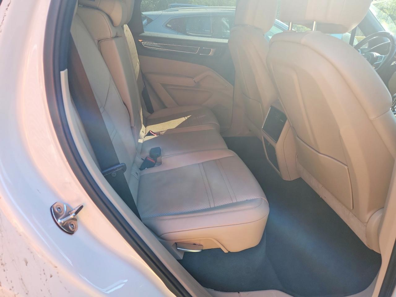 2019 PORSCHE CAYENNE