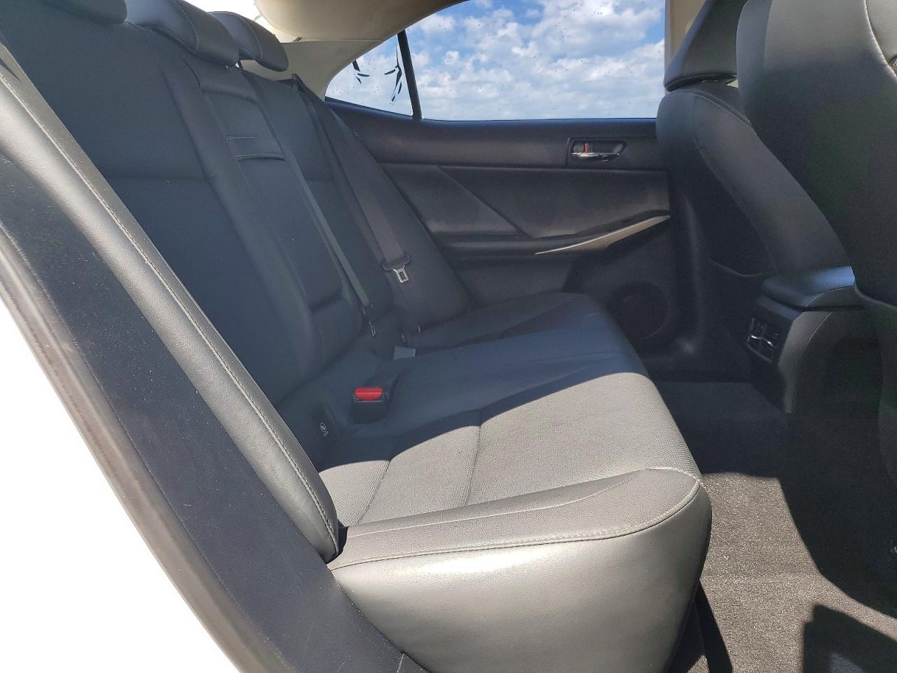 2016 LEXUS IS 300
