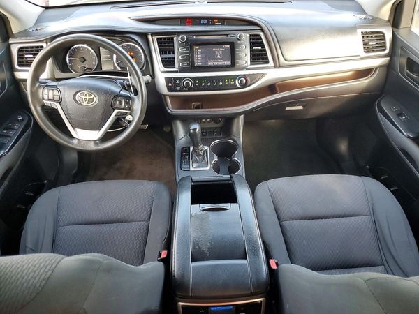 2019 TOYOTA HIGHLANDER LE/LE Plus