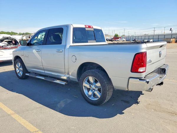 2017 RAM 1500 SLT CREW CAB 4X4