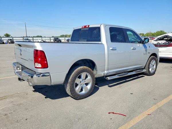 2017 RAM 1500 SLT CREW CAB 4X4