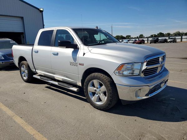 2017 RAM 1500 SLT CREW CAB 4X4