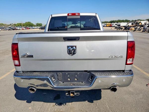 2017 RAM 1500 SLT CREW CAB 4X4
